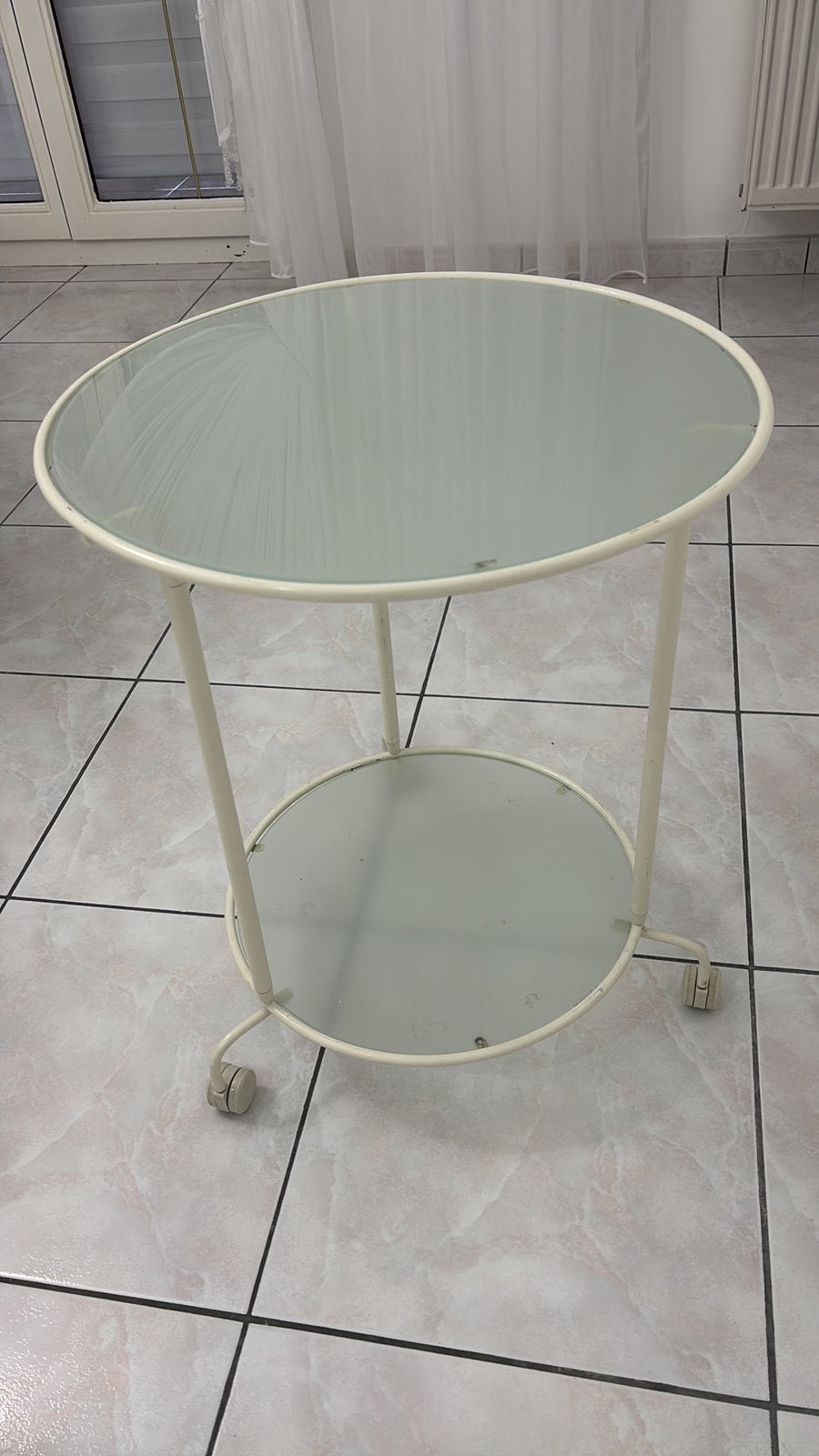 table basse ornement ronde roulettes    25,  , euro, Enlèvement
