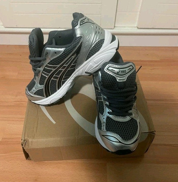 chaussures asics neuf avec ticket, Kleding | Heren, Ophalen, Asics gel