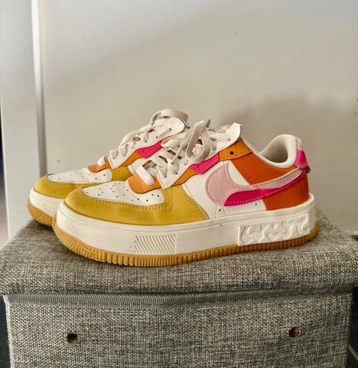 Nike sneakers kleurrijk, Kleding | Dames, Overige kleuren, Verzenden, Zo goed als nieuw, Sneakers