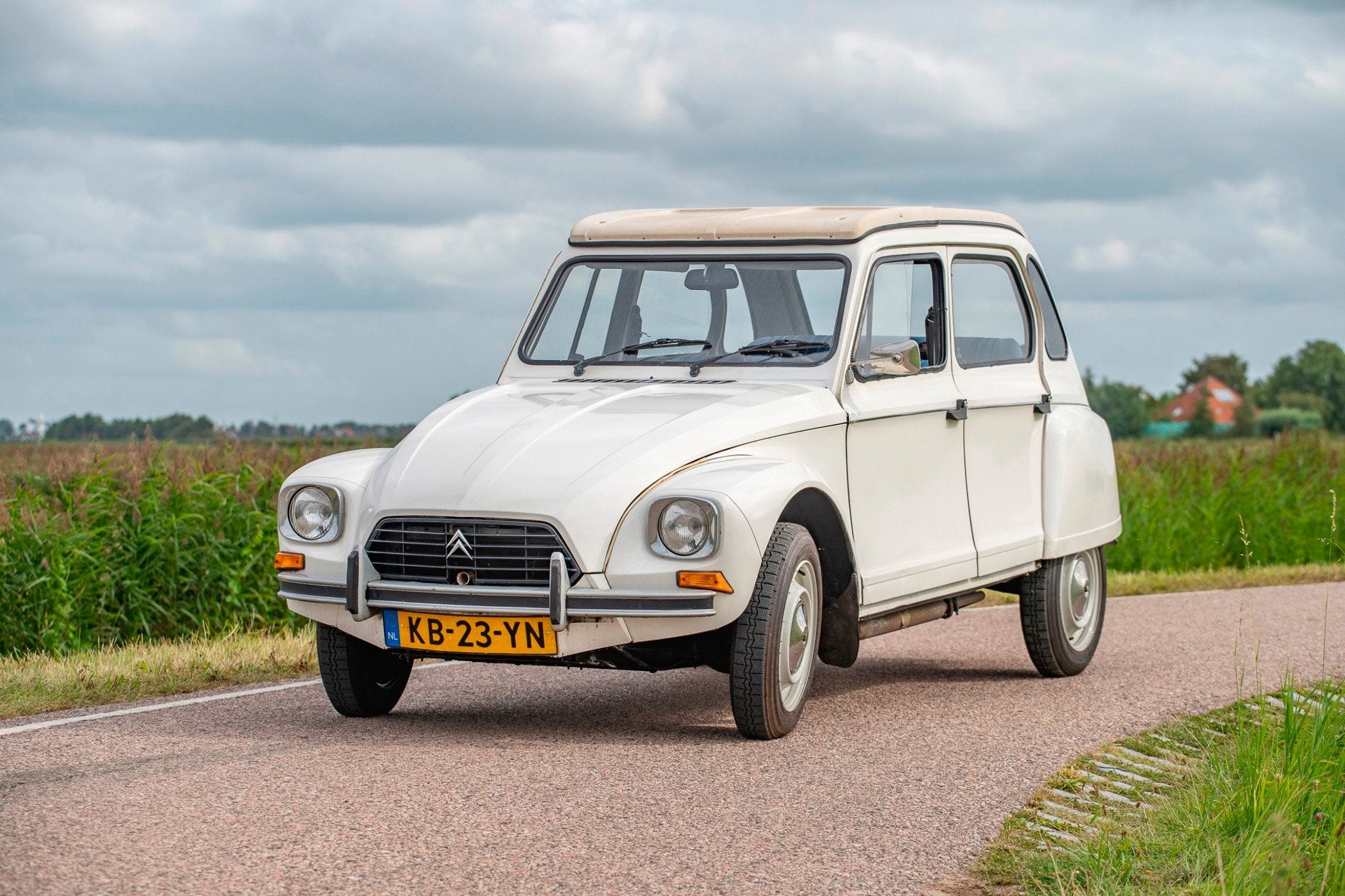 Citroën Dyane 6 Confort 26.000km!, Achat, 4 portes, Entreprise, Citroën