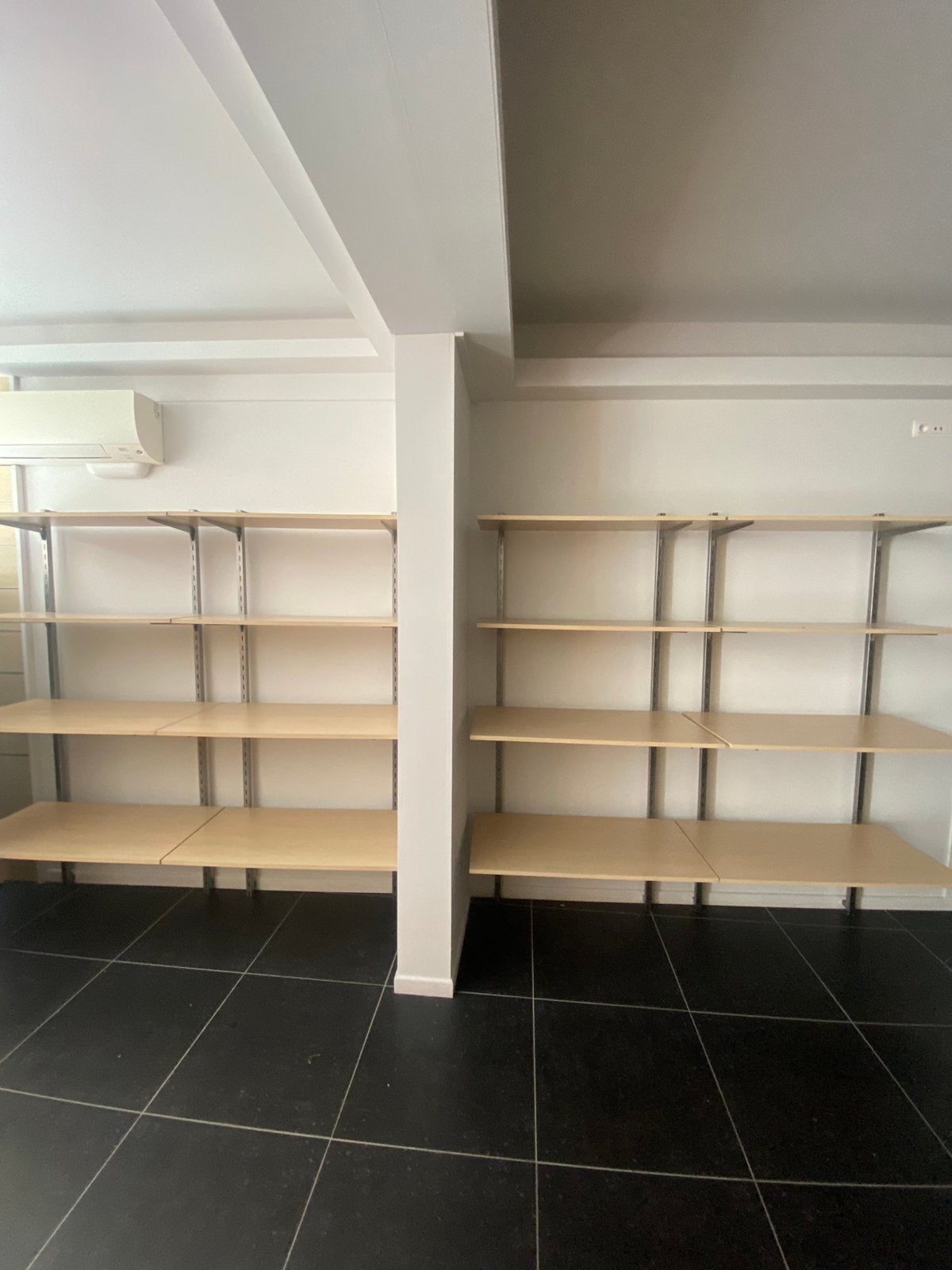 Partij schabben (4m58) (winkel / bureel / stock), Zakelijke goederen, Ophalen
