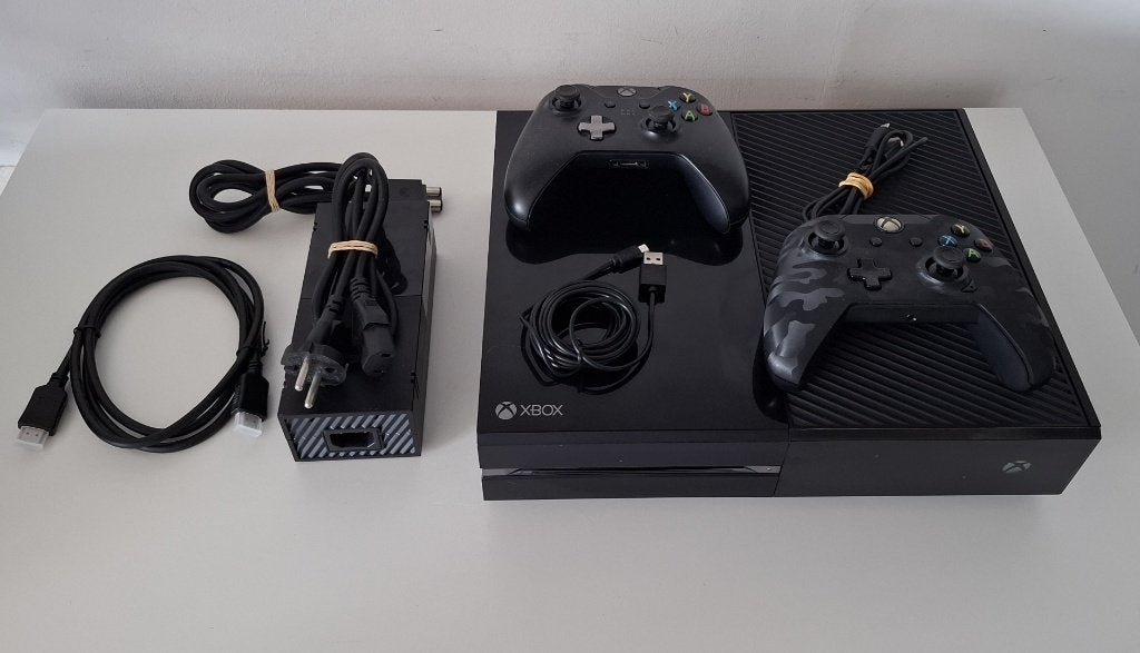 Xbox One original ( model 1540 ; 500gb ) met 2 controllers, Xbox One, RetroGamed, Ophalen of Verzenden, Met harde schijf