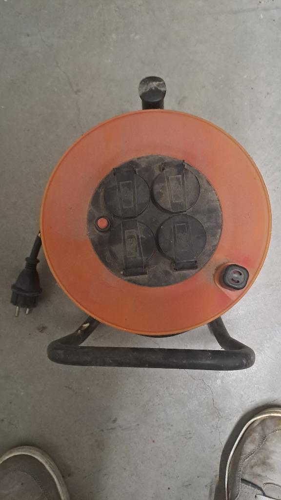 Rallonge Enrouleur 30m 4 prises, Bricolage & Construction, Enlèvement, Utilisé, Câble ou Fil électrique