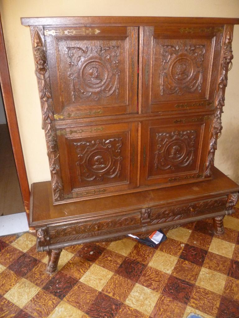 ANTIEKE MECHELSE KAST, Antiek en Kunst, Ophalen