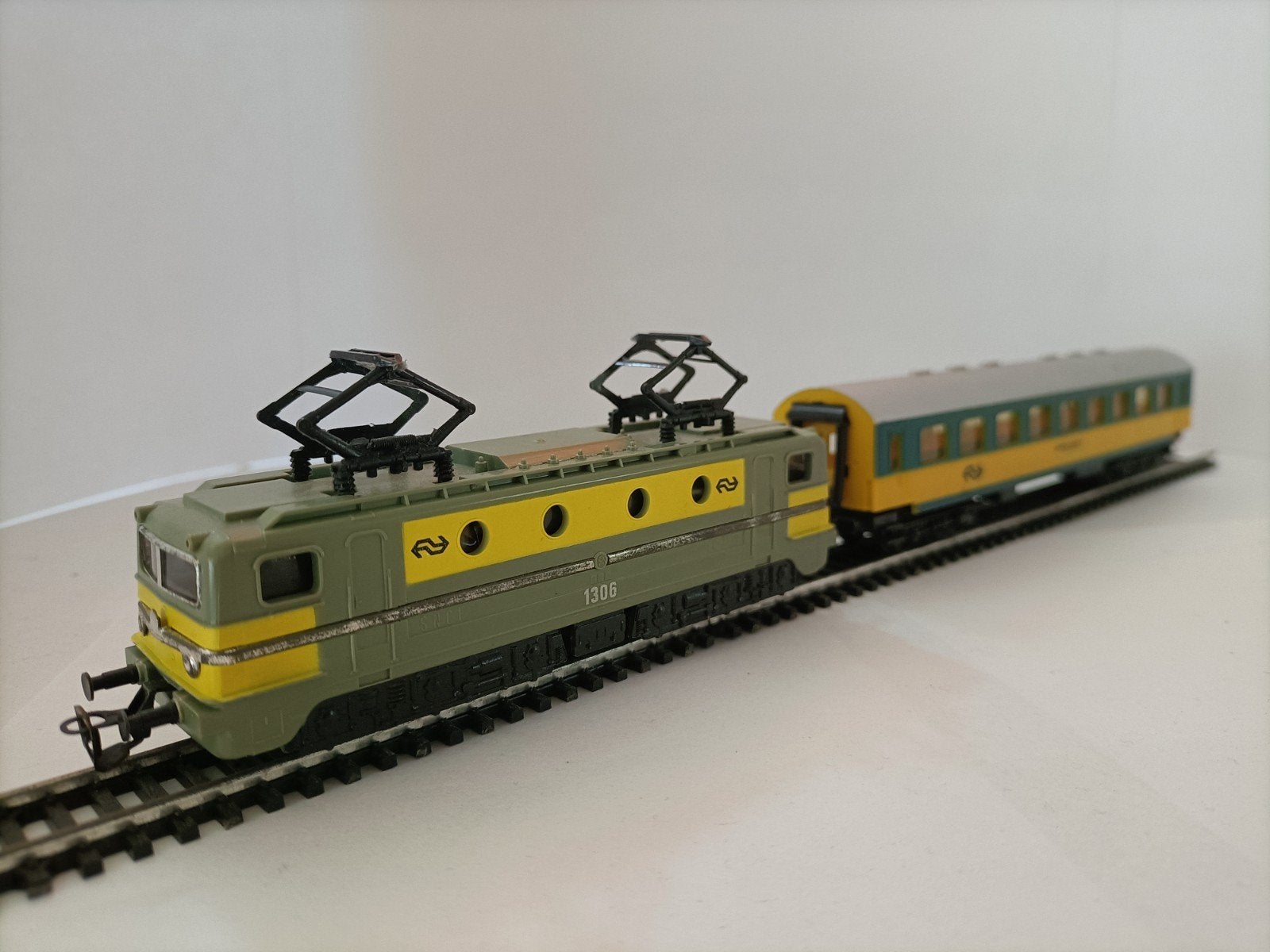 Klassieke NS treinset Spoor TT (Zeuke / Berliner TT Bahnen), Hobby & Loisirs créatifs, Enlèvement, Courant continu, Locomotive