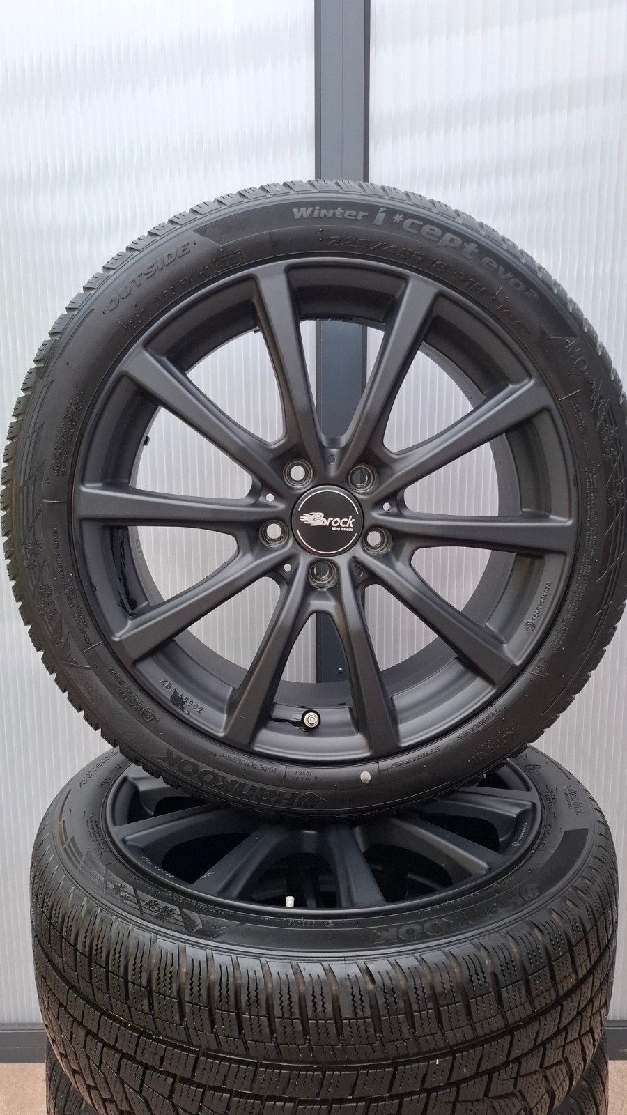 Pneus d'hiver Mercedes A B C CLA classe 5x112 225-45-18, Autos : Pièces & Accessoires, Pneus & Jantes, Pneu(s), Pneus hiver, 18 pouces