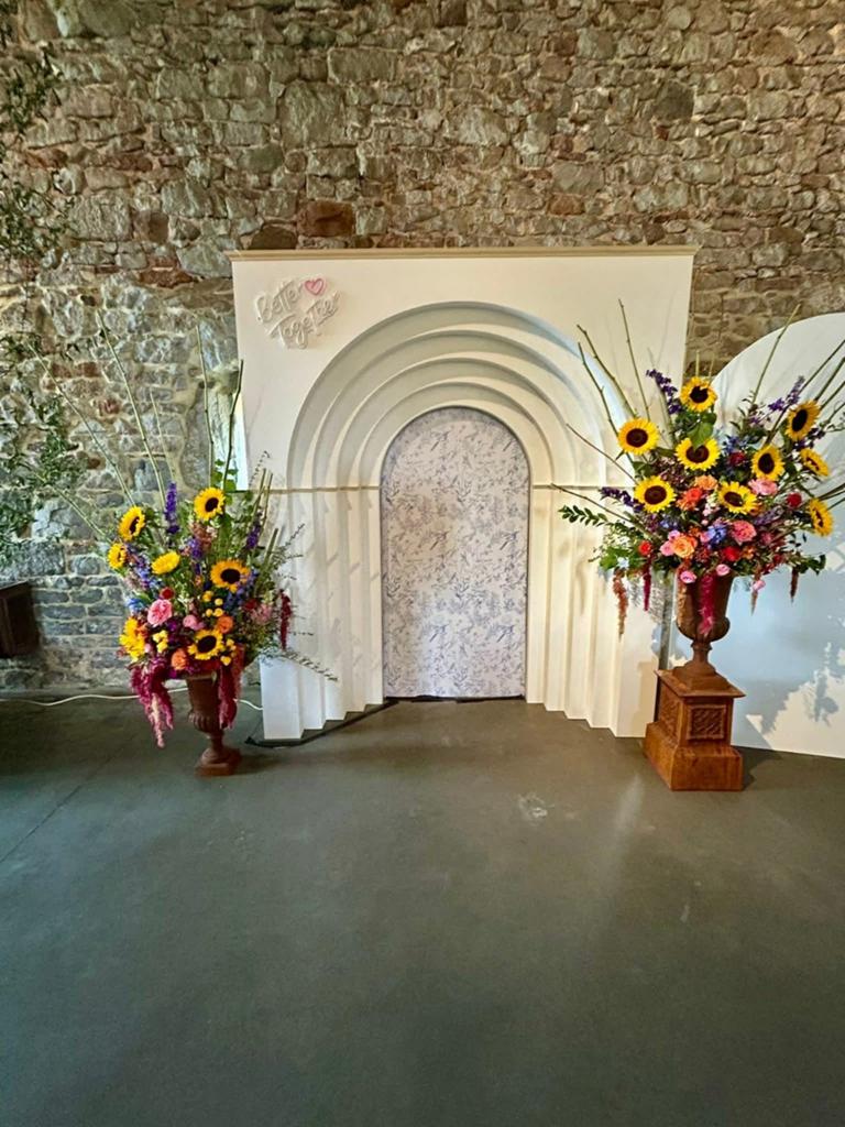 3D XXL trouwboog in Toile de Jouy-stijl (hoogte 2m54) —
