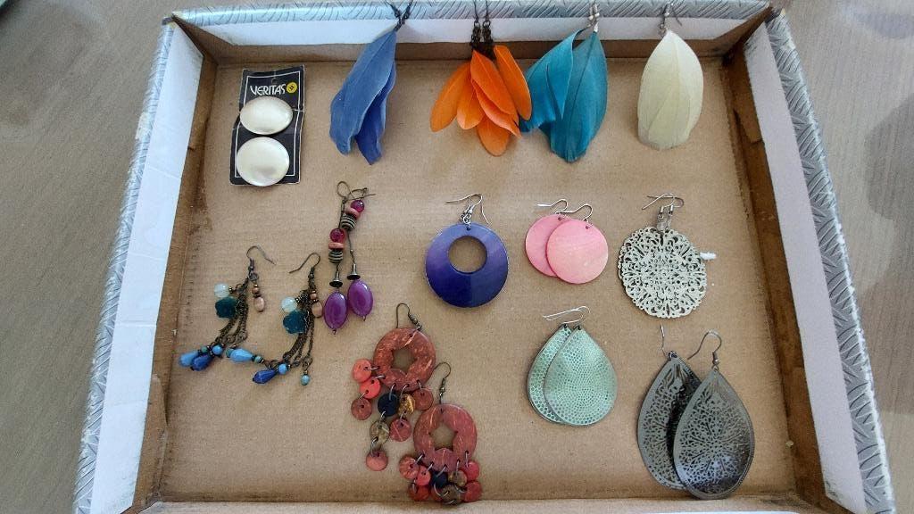 Lot de boucles d'oreille fantaisie, Bijoux, Sacs & Beauté, Boucles d'oreilles, Enlèvement