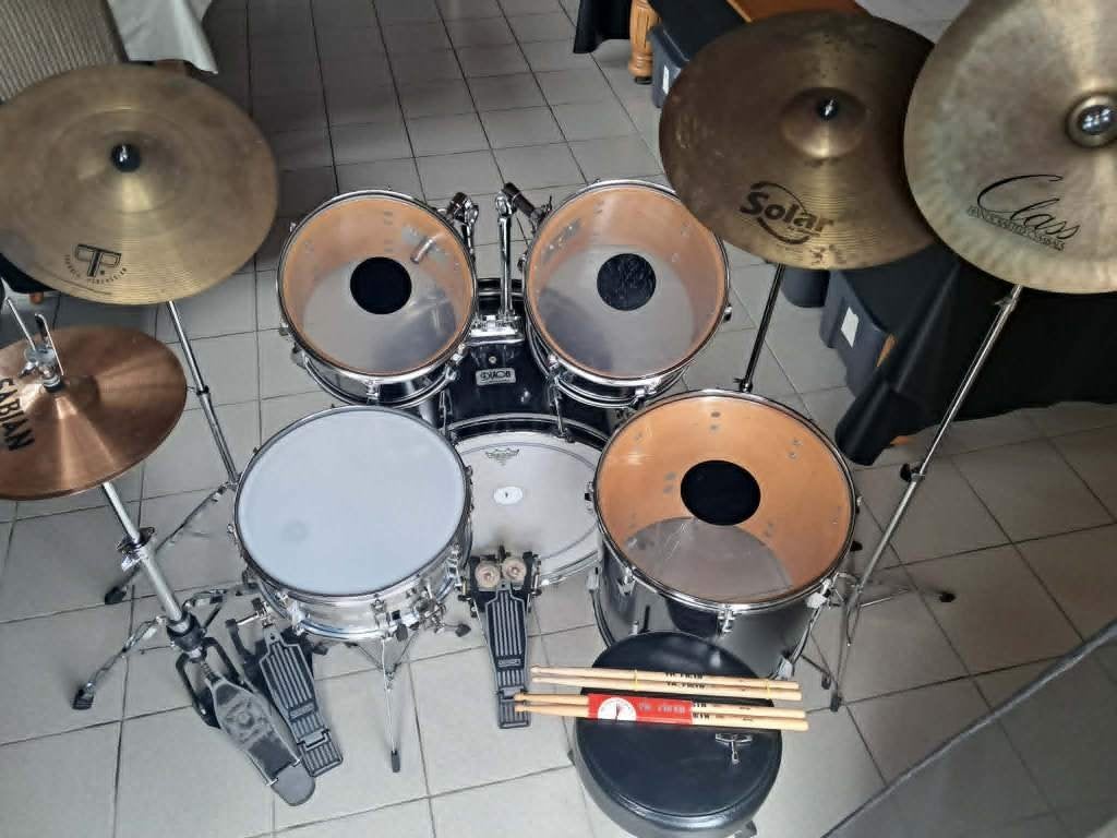Dixon drumstel met dubbelbaspedaal, Musique & Instruments, Enlèvement, Utilisé, Autres marques