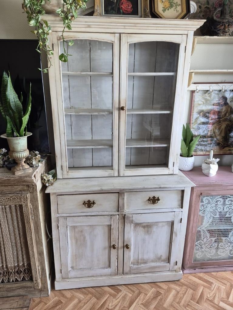 Brocante vitrinekast, Ophalen