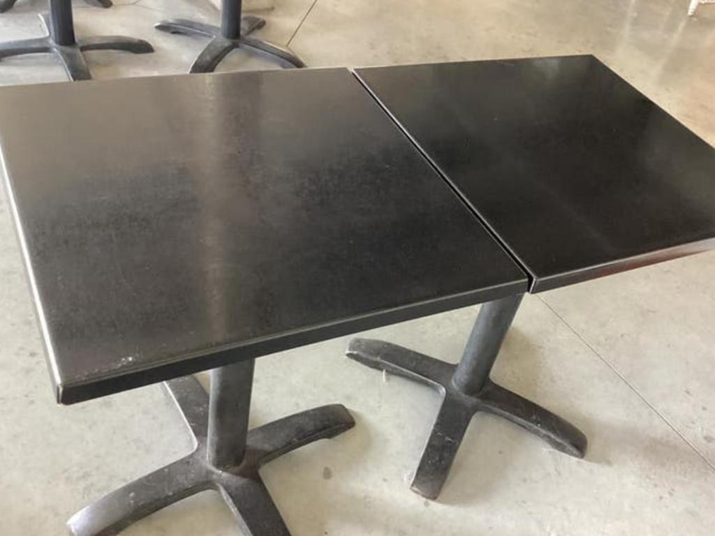 23 Tables de bistrot Werzalit, Enlèvement, Utilisé