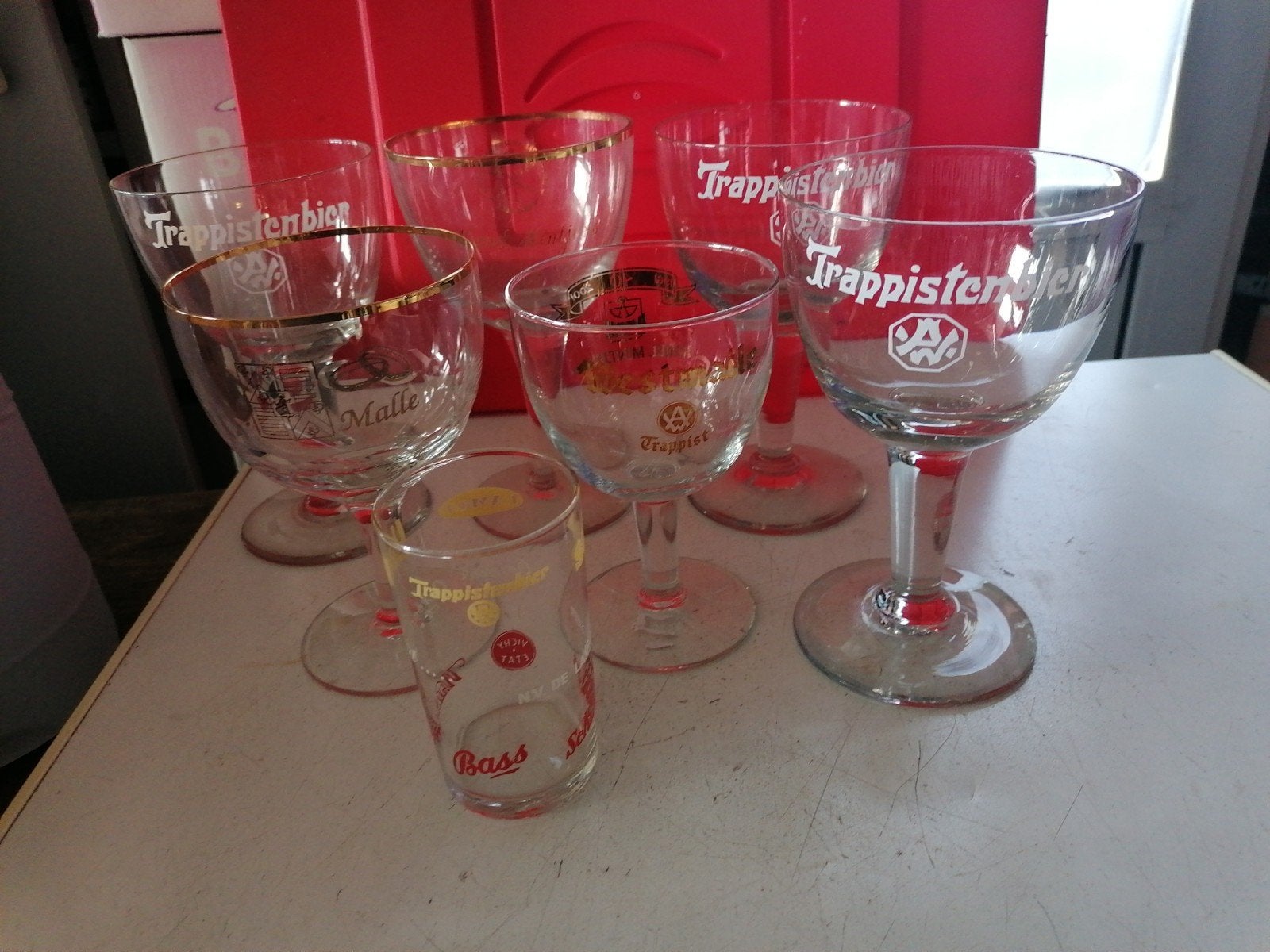 7 verres à bière Westmalle, Enlèvement