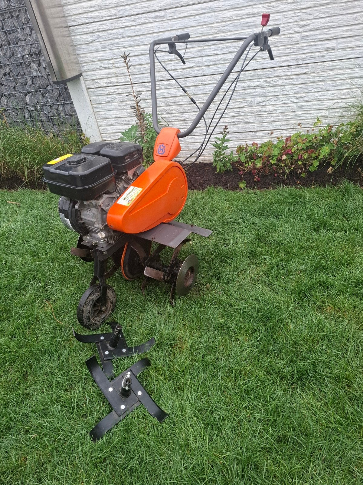 Tuinfrees Husqvarna met 6.0 sterke pk Subaru motor, Ophalen, Benzine, Zo goed als nieuw, Tuinfrees