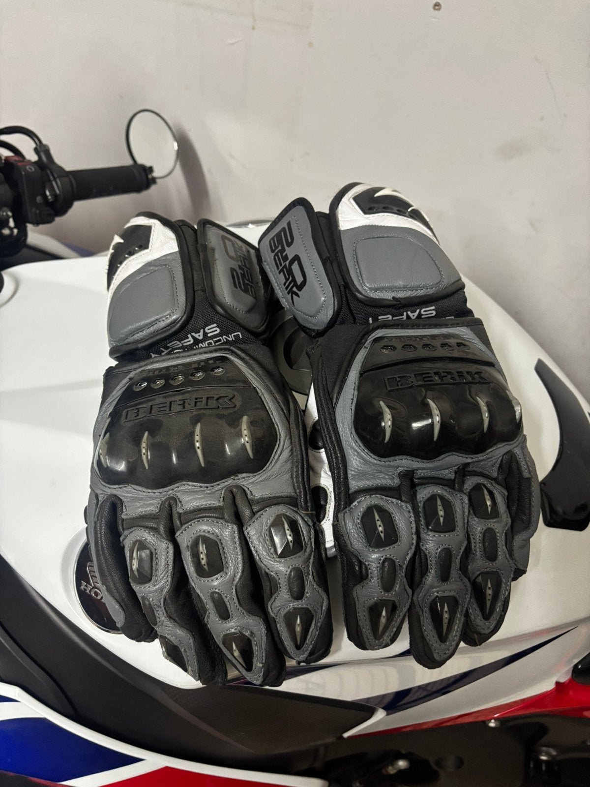 Berik race handschoenen maat L, Motos, Enlèvement