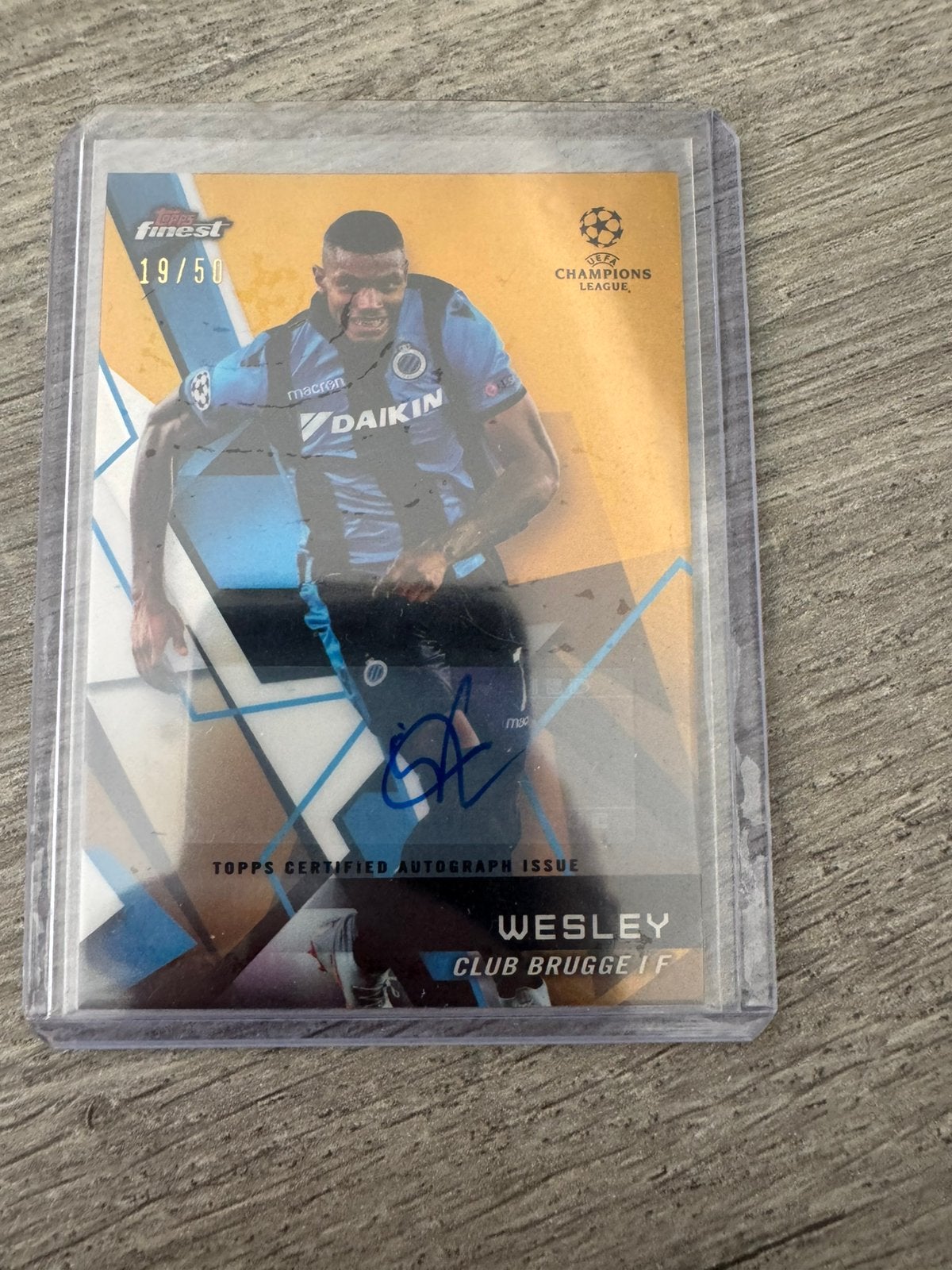 2018-19 Topps Finest UCL Auto Wesley Gold /50 Club Brugge, Ophalen, Zo goed als nieuw