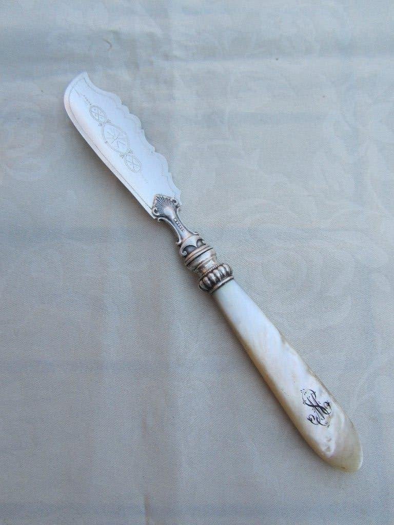 Elégant couteau à beurre nacre/argent victorien! Londres ?, Enlèvement ou Envoi, Argent
