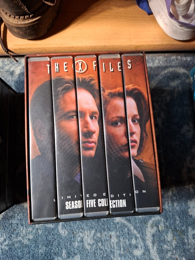vhs - the x-files - ltd season 5 - 5 vhs box, Cd's en Dvd's, VHS | Documentaire, Tv en Muziek, Engels, Boxset, Ophalen of Verzenden