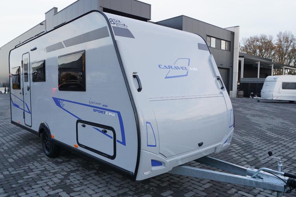 Nieuwe 4pers.Caravelair met 2x1p bed, rondzit, Rondzit, Hobby, Koelkast, Bedrijf