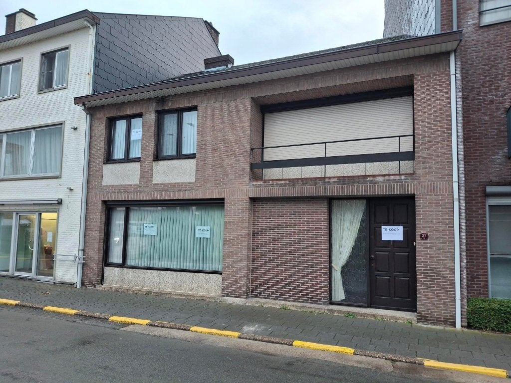 Te Koop: Woonhuis gesloten bebouwing centrum Pelt., Tussenwoning, Provincie Limburg, 200 tot 500 m²