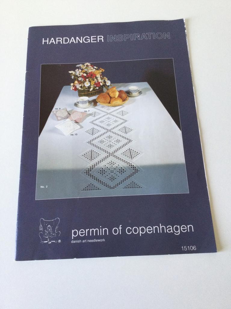 Borduur handwerkboek - hardanger inspiration -, Hobby en Vrije tijd, Ophalen of Verzenden, Zo goed als nieuw