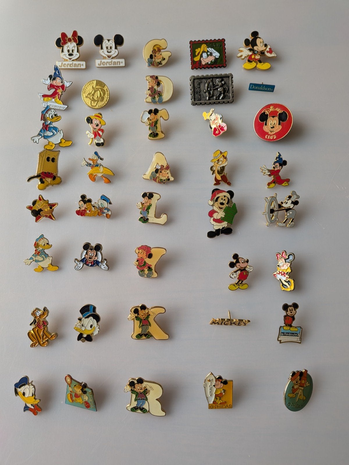 Pins Disney sur demande, Collections