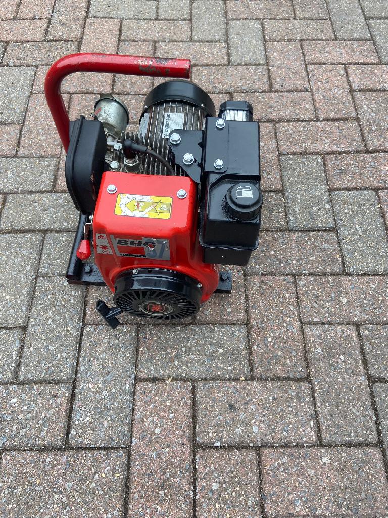 Aggregaat 220 volt, Bricolage & Construction, Générateurs, Enlèvement, Utilisé, Moins de 5 kVA, Essence