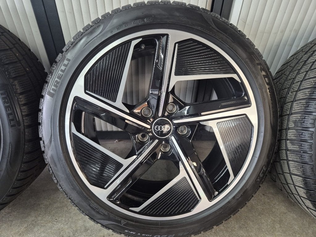Jantes OEM AUDI E-TRON RS GT 20" avec pneus Pirelli., Autos : Pièces & Accessoires, Véhicule de tourisme, Pneu(s), Enlèvement