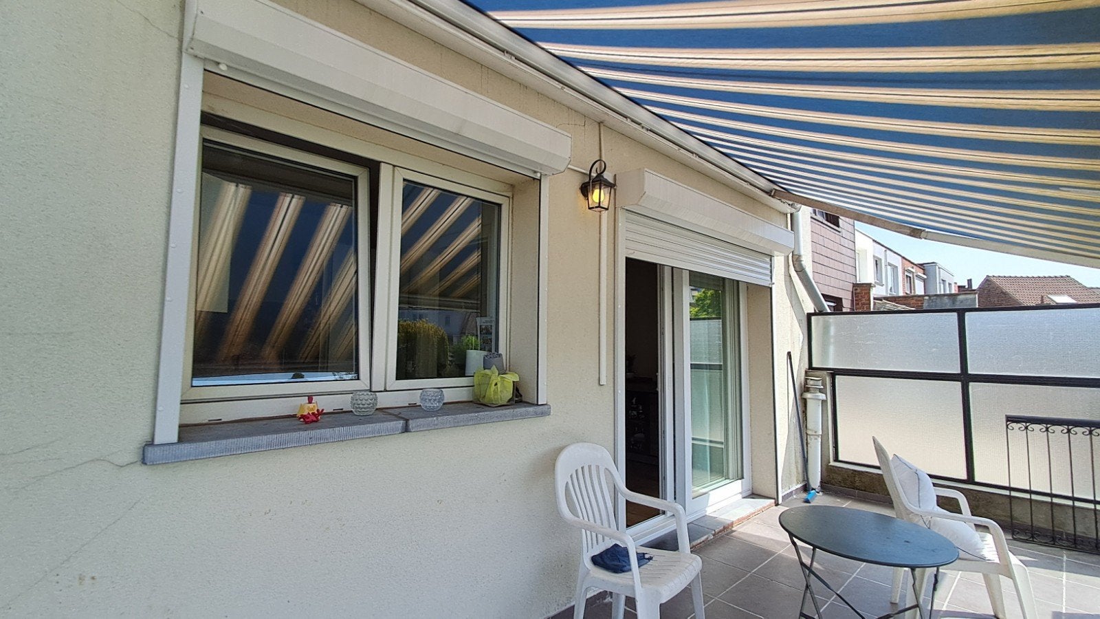 Store banne pour balcon

- Largeur : 5,5 mètres
- Projection, Enlèvement