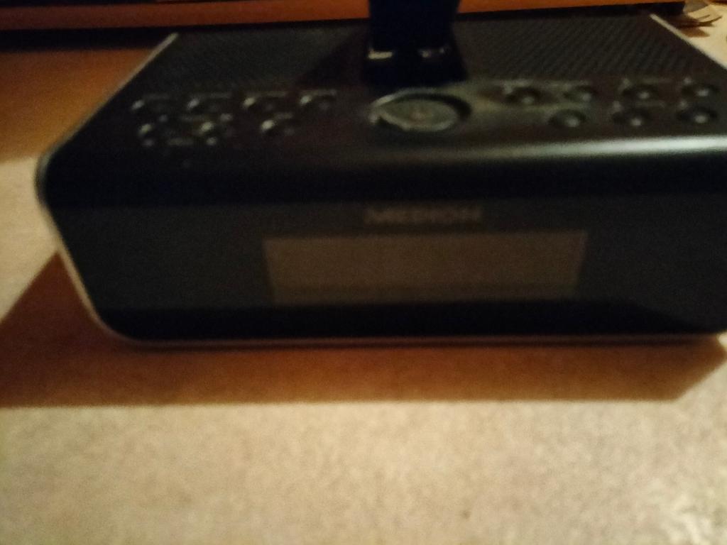Medion wekkerradio met projector, Ophalen, Zo goed als nieuw, Digitaal