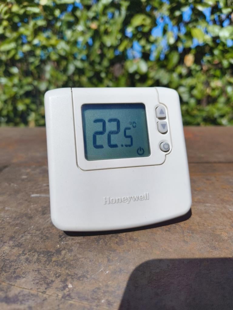 Honeywell DT90A  digitale kamerthermostaat., Ophalen of Verzenden, Zo goed als nieuw
