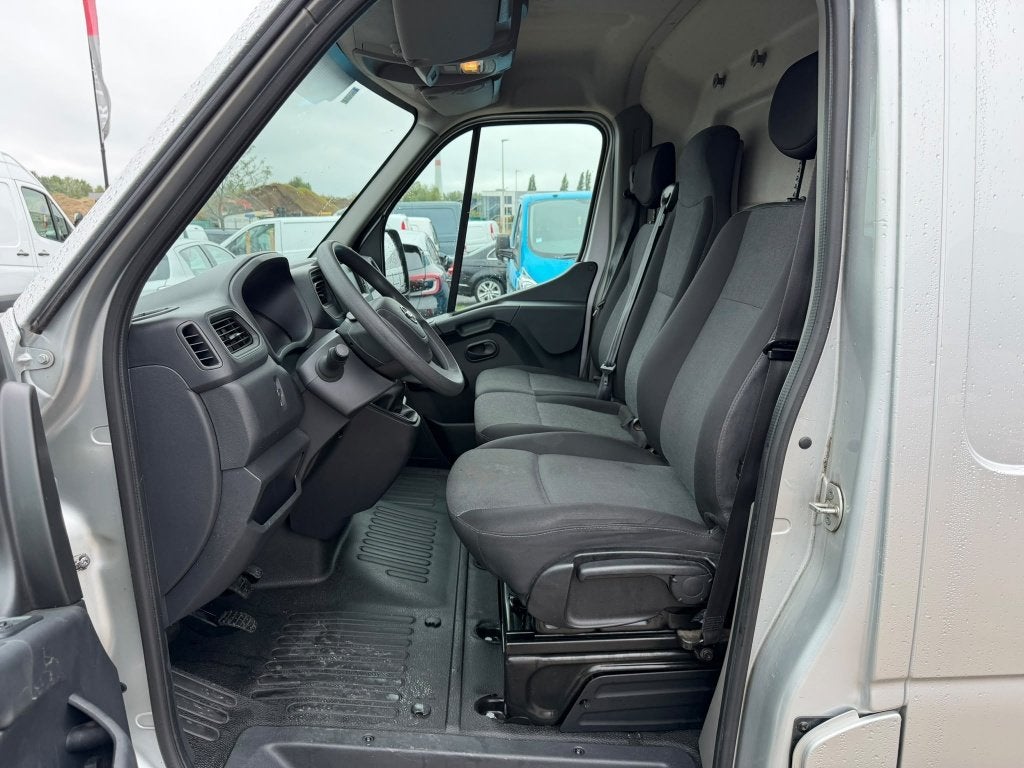 Nissan Interstar (Stock ID 40401) — 19