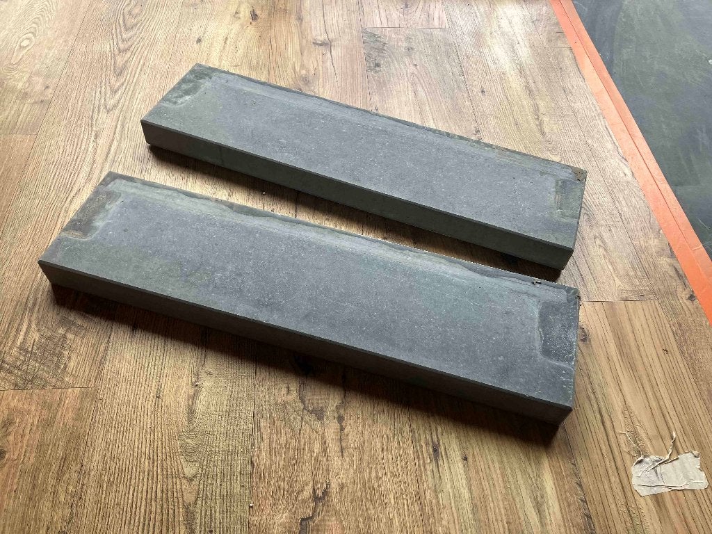 2 vensterbanken / dorpels in blauwe hardsteen, Doe-het-zelf en Bouw, Ophalen, Gebruikt, Hardsteen, Vensterbanken