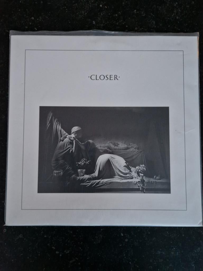Joy Division LP., Enlèvement