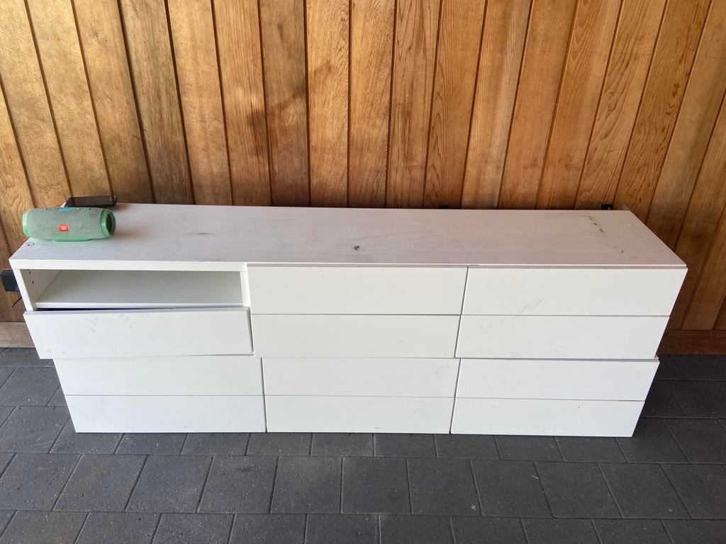 Ikea glans kasten, Enlèvement