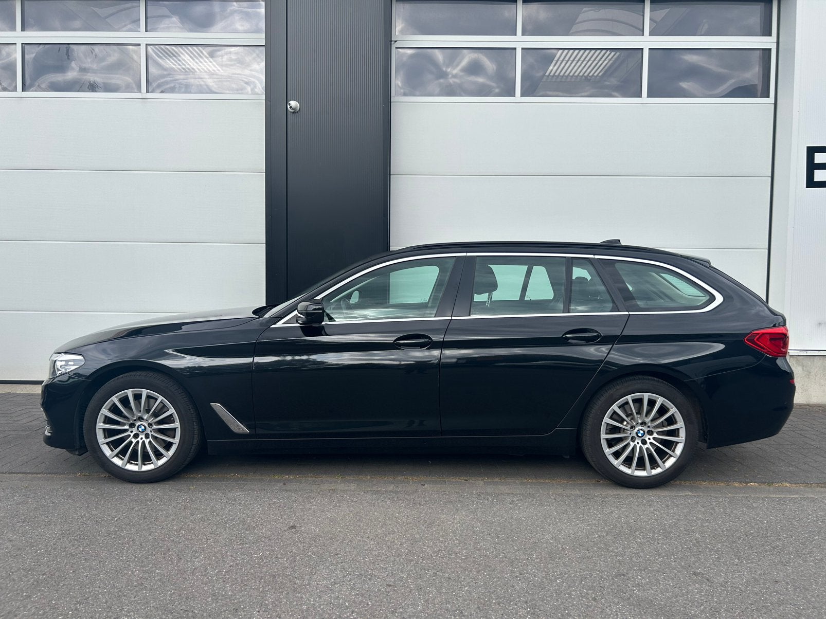 BMW 520d Touring / Automaat / Perfecte staat, Auto's, Automaat, Dealer onderhouden, Zwart, Leder