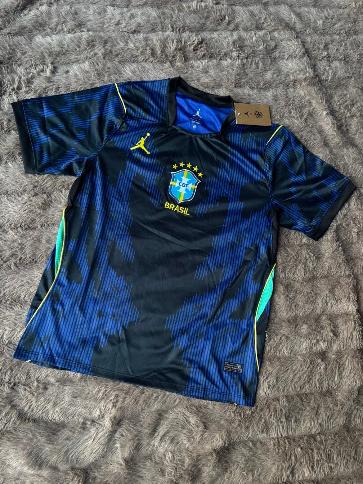 Brazilie voetbaltenue, Sport en Fitness, Voetbal, Ophalen of Verzenden, Zo goed als nieuw
