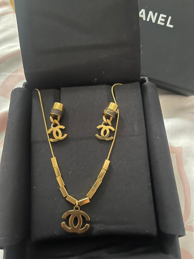 ensemble collier et boucles d'oreilles, Ophalen of Verzenden, Zo goed als nieuw, Met strass