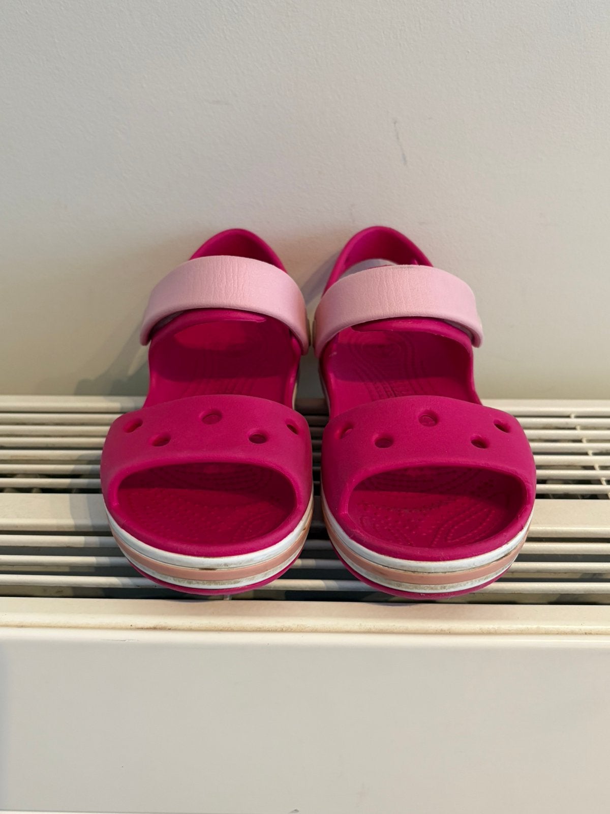 Roze Crocs sandalen, maat C12 (29/30), Meisje, Schoenen, Ophalen of Verzenden, Zo goed als nieuw