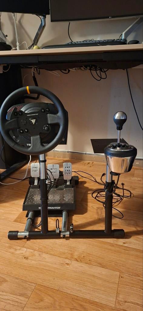 volant de course Thrustmaster TS‐XW, Consoles de jeu & Jeux vidéo, Consoles de jeu | Xbox | Accessoires, Utilisé, Autres types