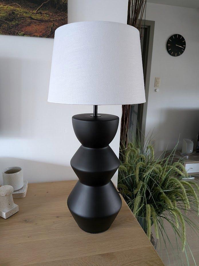 QAZQA Alisia zwarte tafellamp met witte kap, Huis en Inrichting, Ophalen of Verzenden, Zo goed als nieuw, Overige materialen, 50 tot 75 cm