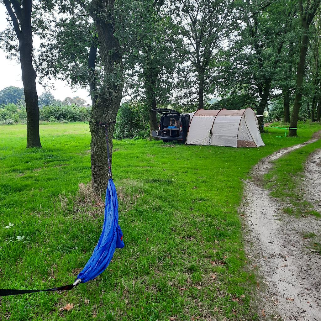 Minibus van voortent Camper Tramp SKANDIKA, Caravans en Kamperen, Tenten, tot en met 2, Zo goed als nieuw, Ophalen