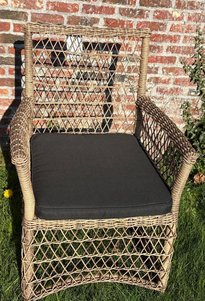 Rieten stoel met kussen, Ophalen, Zo goed als nieuw