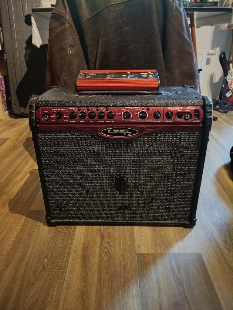 Line 6 spider 112 redface + footswitch (kabel inbegrepen), Musique & Instruments, Amplis | Basse & Guitare, Utilisé, Guitare, 50 à 100 watts