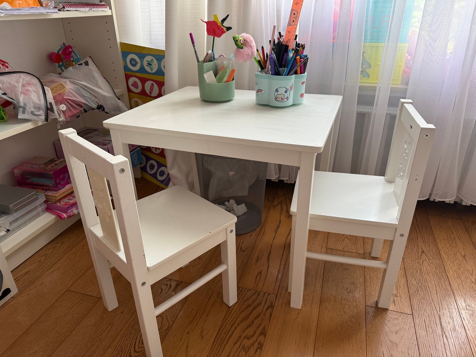 Kindertafelje IKEA met 2 stoelen, Ophalen, Zo goed als nieuw
