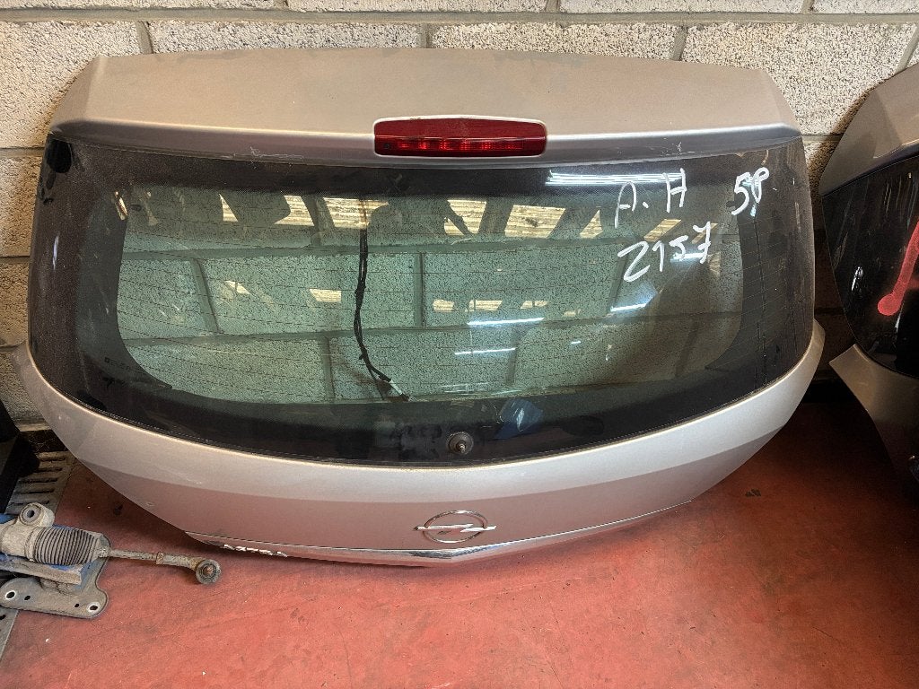 HAYON OPEL ASTRA H 5 PORTES, Arrière, RUE BRIGADE PIRON 307, Haillon arrière, Enlèvement