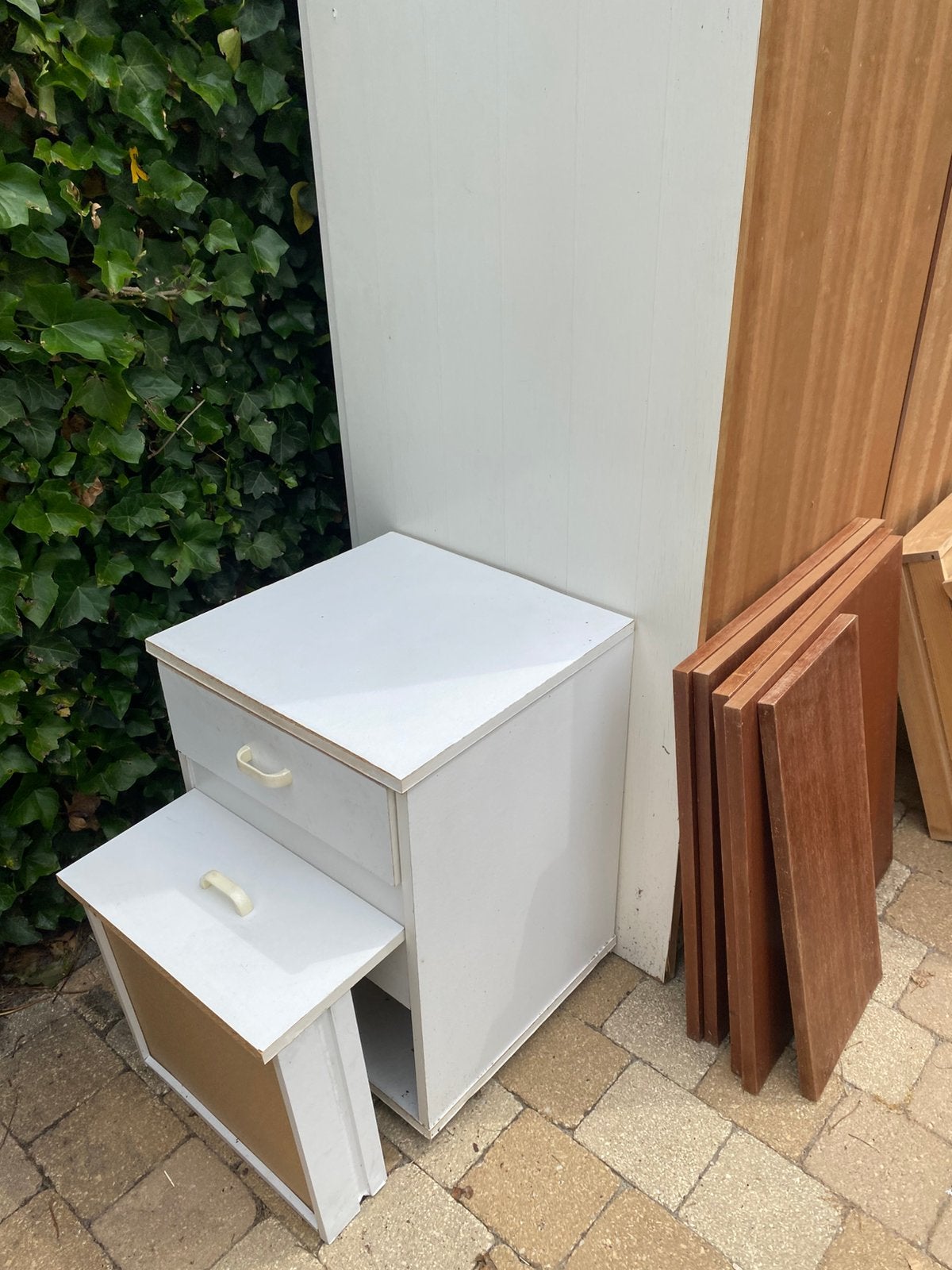 Gratis op te halen klerenkast en bijpassend kastje, Ophalen, Gebruikt, Overige materialen