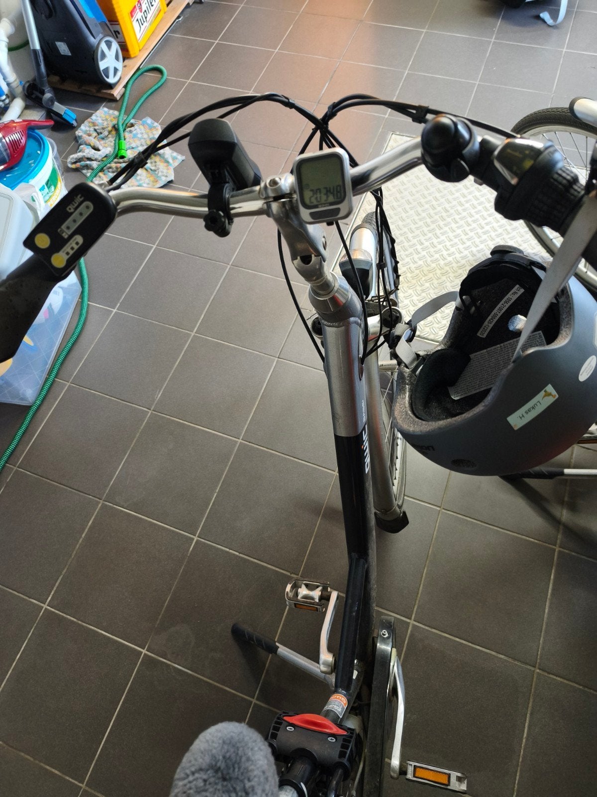 2x Qwic base 3 ( moet in allebei een nieuwe batterij ), Ophalen, Gebruikt, 30 tot 50 km per accu, Qwic