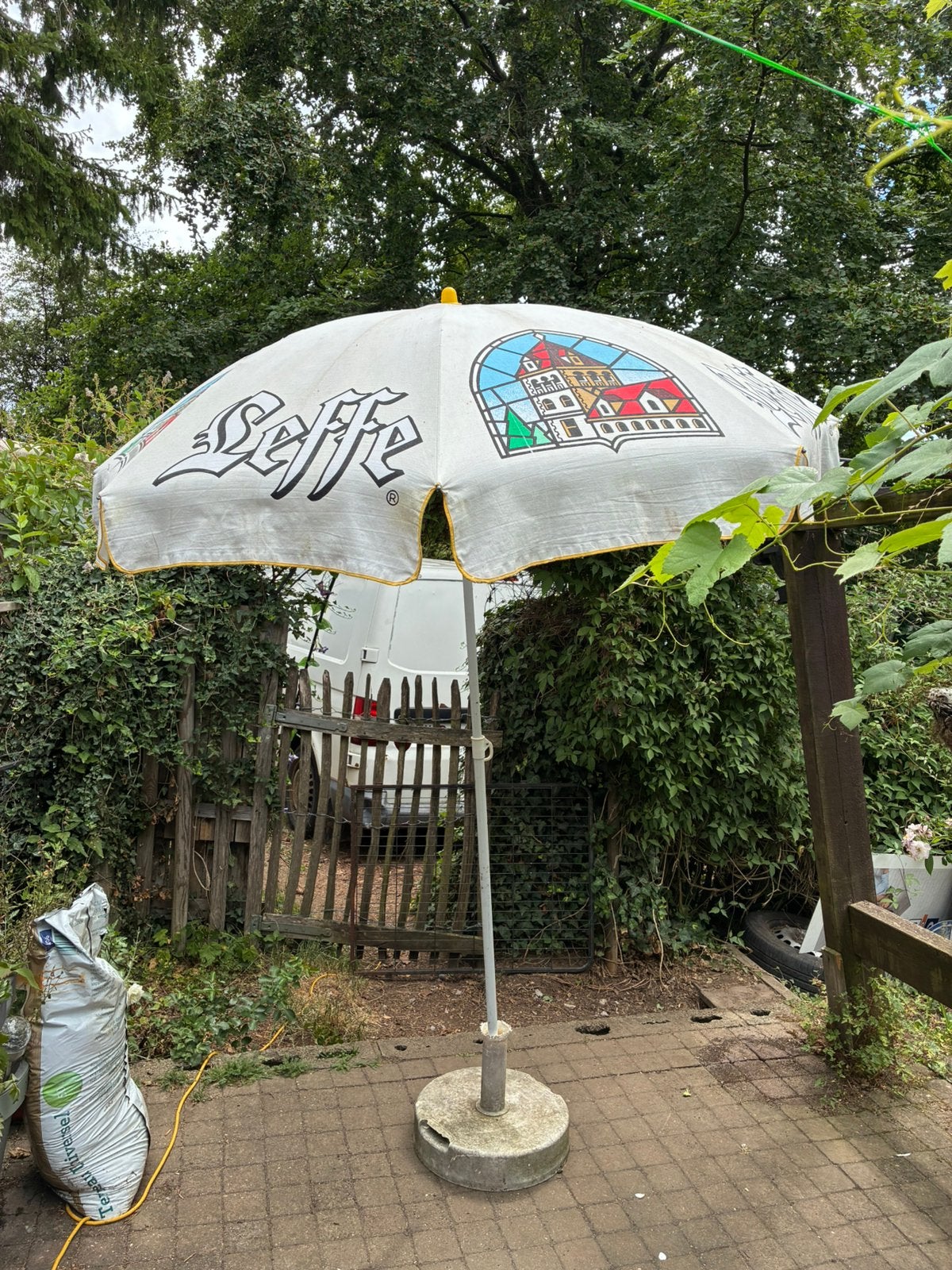 Parasol Leffe, Enlèvement, Comme neuf