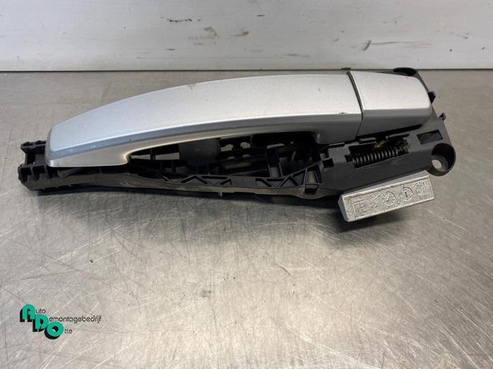 Portiergreep 4Deurs rechts-voor van een Opel Meriva (Meriva, Gebruikt, -, -, Opel