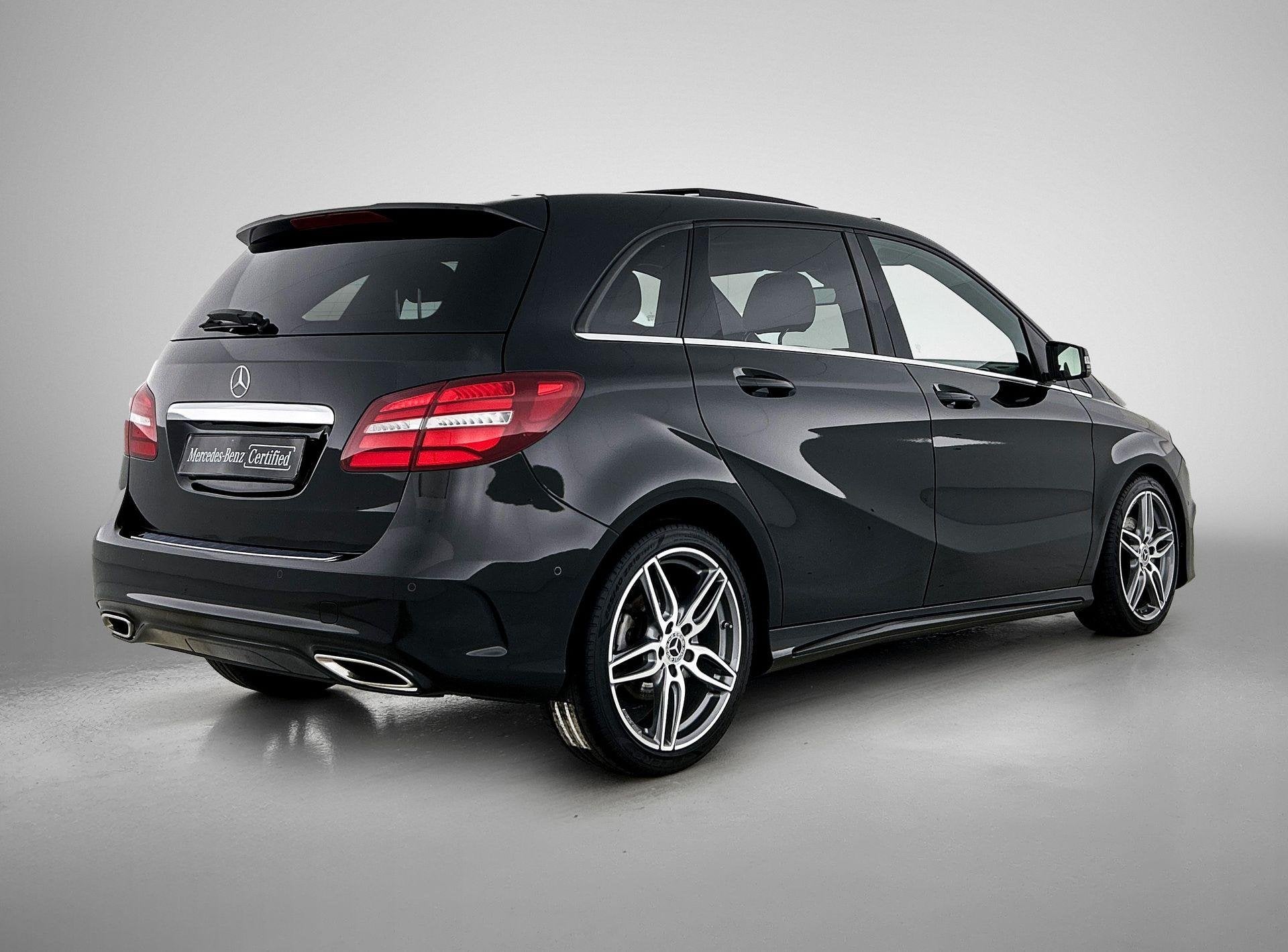 Mercedes-Benz B-Klasse 200 AMG Line | Panoramisch Dak | Verw, Auto's, Gebruikt, 4 cilinders, Zwart, 1595 cc